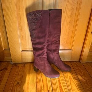 NWOT Azura by Spring Step Burgundy Heeled Boots